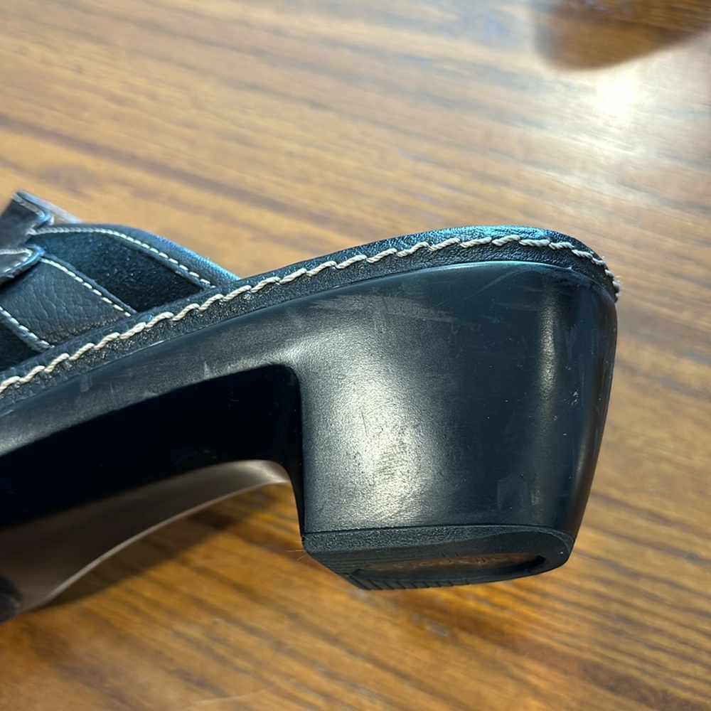 Softspots Leather Clogs - Picture 13 of 14